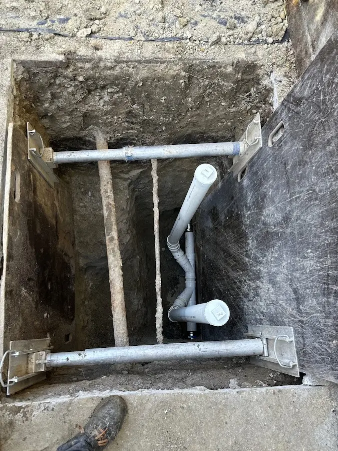 Experienced plumber completing Drain Cleaning work in Nogales